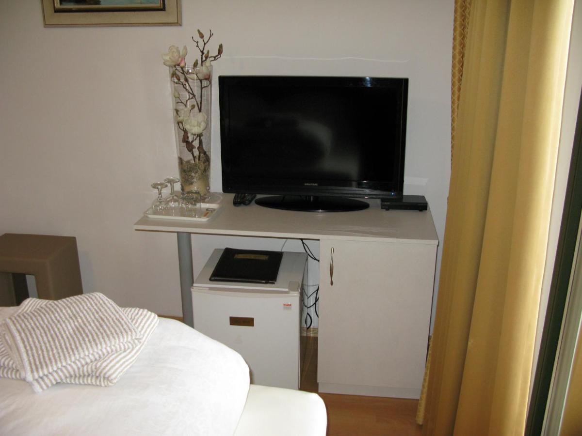 Bed And Breakfast Villa Iris มอชเชนิชกา ดรากา ภายนอก รูปภาพ