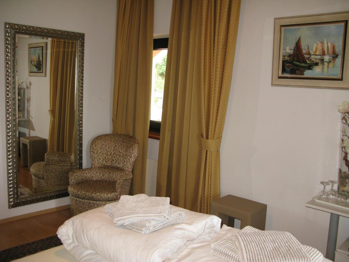 Bed And Breakfast Villa Iris มอชเชนิชกา ดรากา ภายนอก รูปภาพ