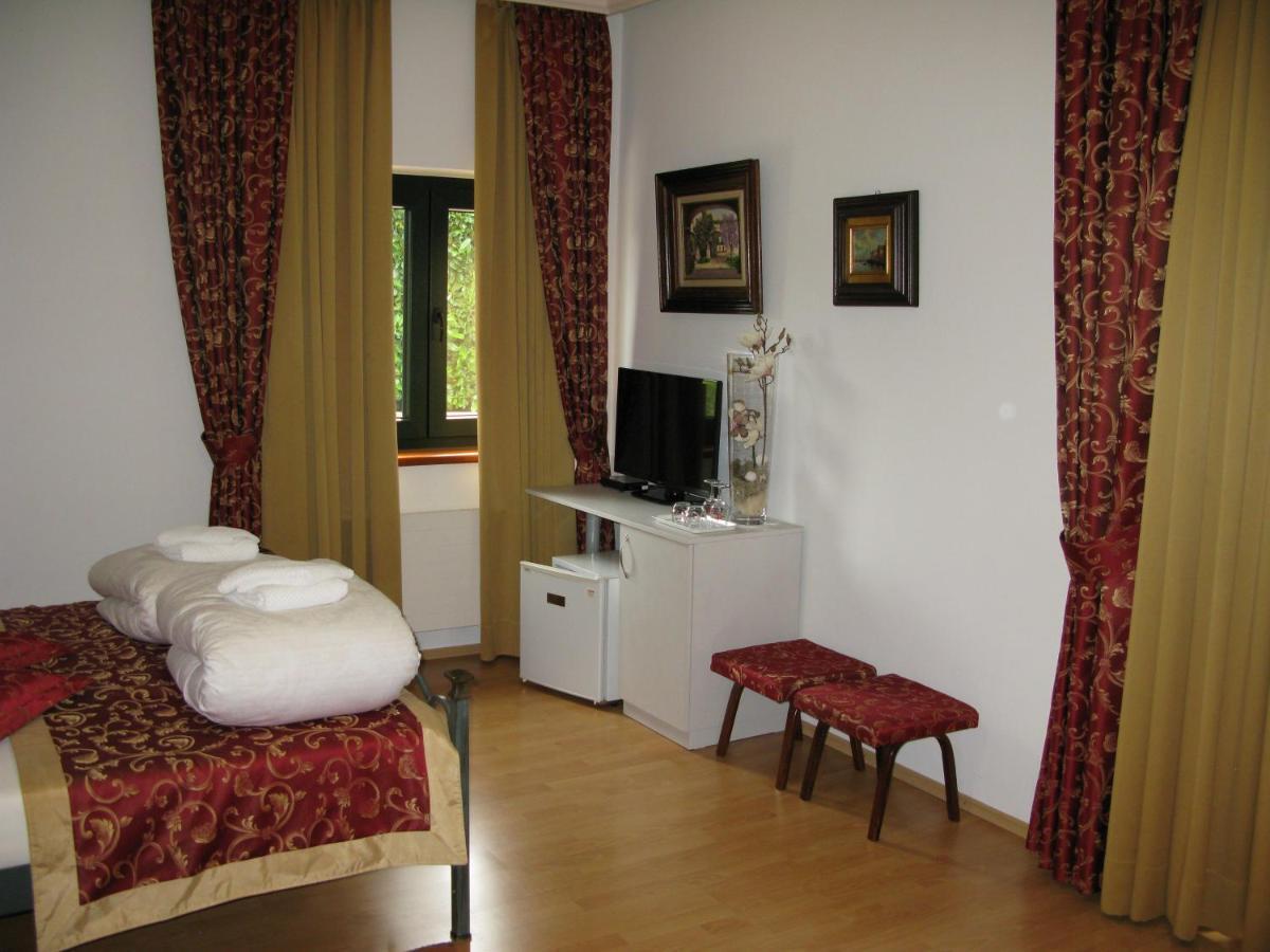 Bed And Breakfast Villa Iris มอชเชนิชกา ดรากา ภายนอก รูปภาพ