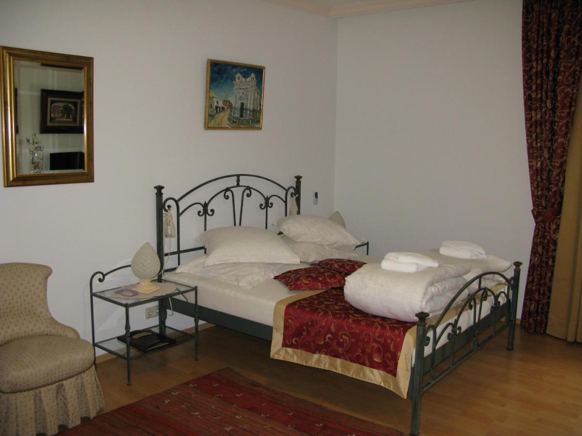 Bed And Breakfast Villa Iris มอชเชนิชกา ดรากา ภายนอก รูปภาพ