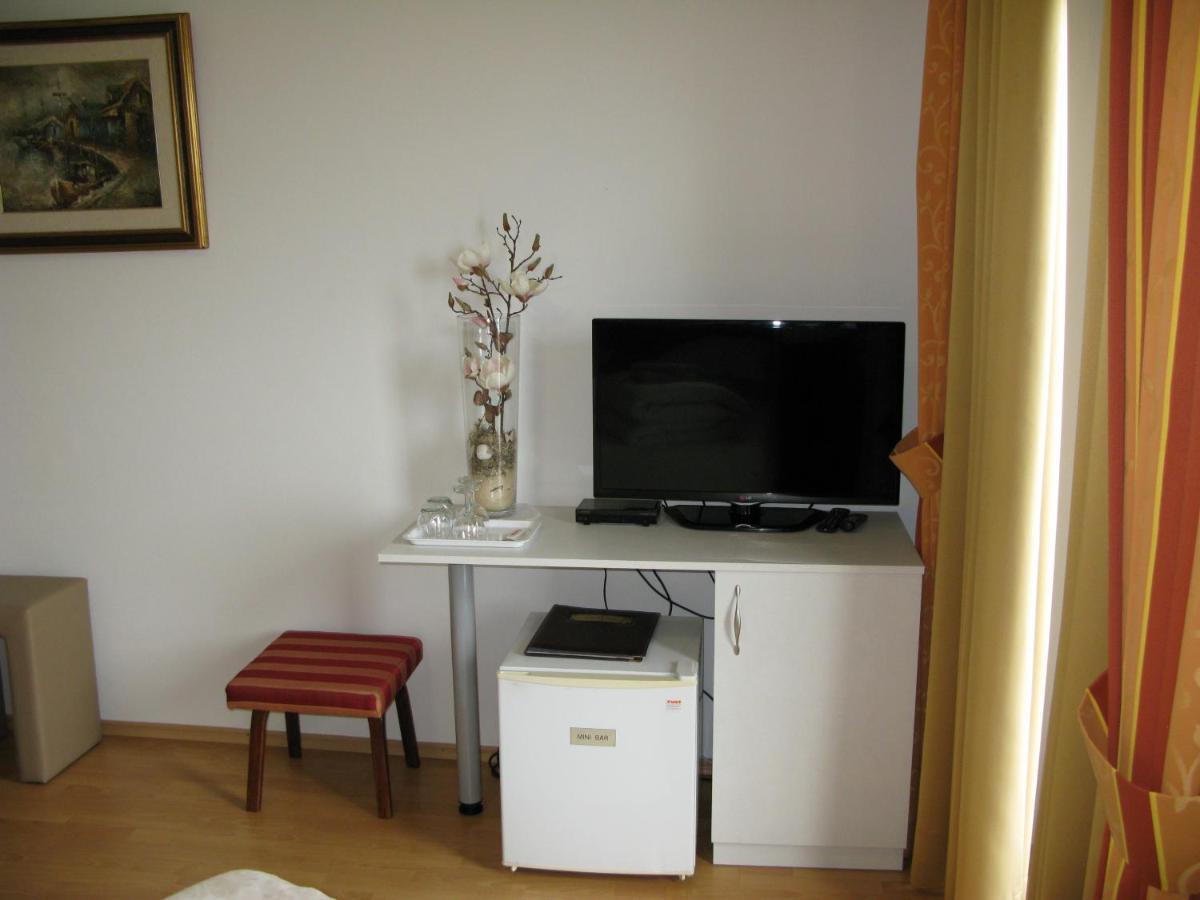 Bed And Breakfast Villa Iris มอชเชนิชกา ดรากา ภายนอก รูปภาพ