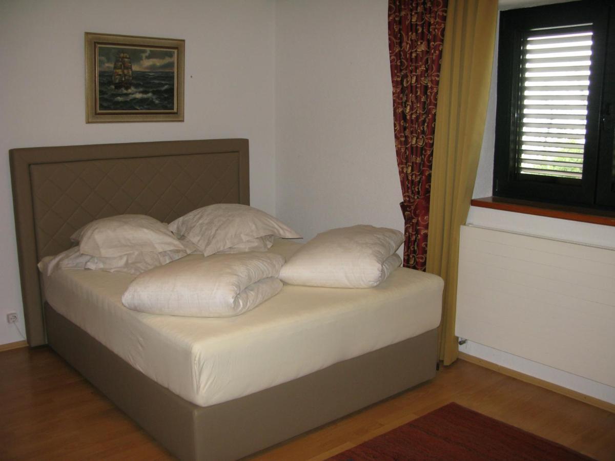 Bed And Breakfast Villa Iris มอชเชนิชกา ดรากา ภายนอก รูปภาพ