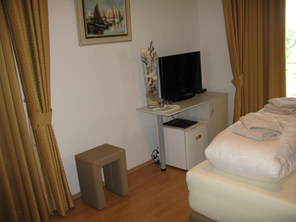 Bed And Breakfast Villa Iris มอชเชนิชกา ดรากา ภายนอก รูปภาพ