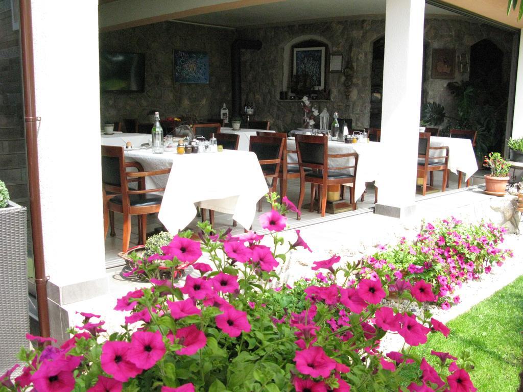 Bed And Breakfast Villa Iris มอชเชนิชกา ดรากา ภายนอก รูปภาพ