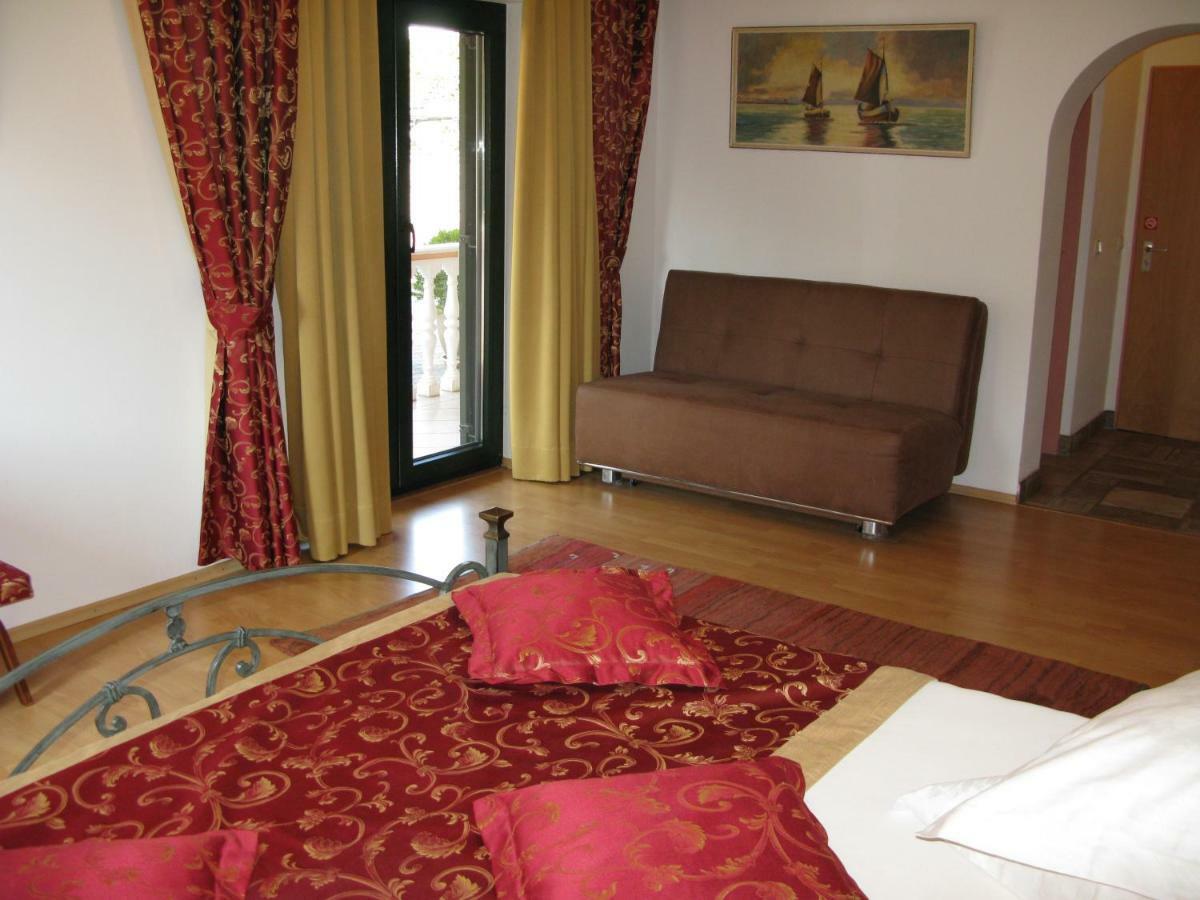 Bed And Breakfast Villa Iris มอชเชนิชกา ดรากา ภายนอก รูปภาพ