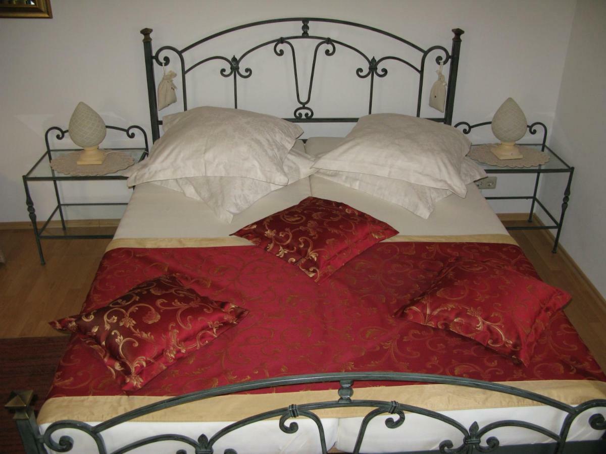 Bed And Breakfast Villa Iris มอชเชนิชกา ดรากา ภายนอก รูปภาพ
