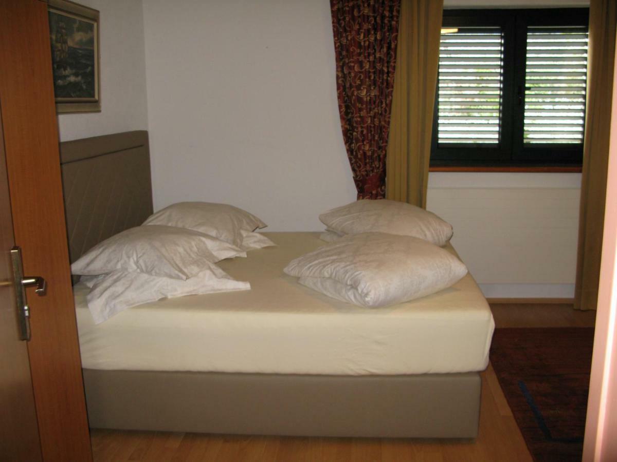 Bed And Breakfast Villa Iris มอชเชนิชกา ดรากา ภายนอก รูปภาพ