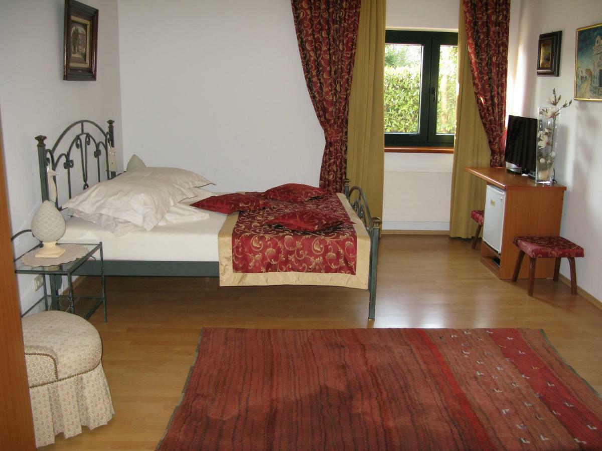 Bed And Breakfast Villa Iris มอชเชนิชกา ดรากา ภายนอก รูปภาพ